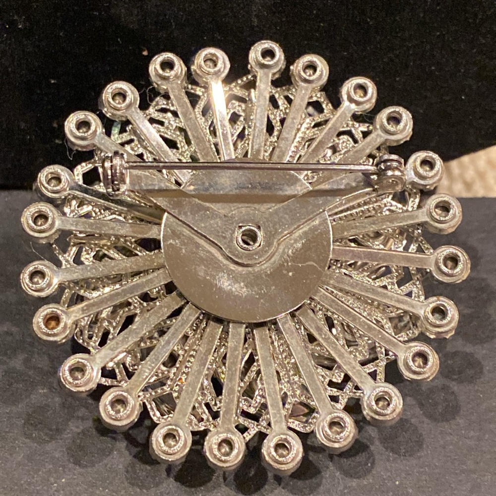 Beautiful Bold Austrian Crystal Brooch.All Prong Set.All Riveted.SilverTone - Picture 5 of 7